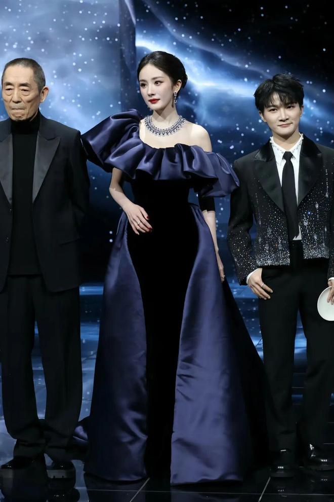 _争抢C位，连环撞衫，粉丝撕逼，大喊退票，微博之夜还能更臭吗？_争抢C位，连环撞衫，粉丝撕逼，大喊退票，微博之夜还能更臭吗？