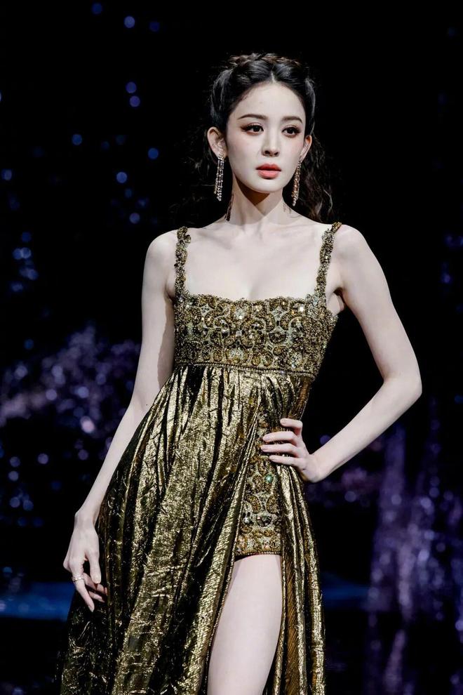 争抢C位，连环撞衫，粉丝撕逼，大喊退票，微博之夜还能更臭吗？__争抢C位，连环撞衫，粉丝撕逼，大喊退票，微博之夜还能更臭吗？