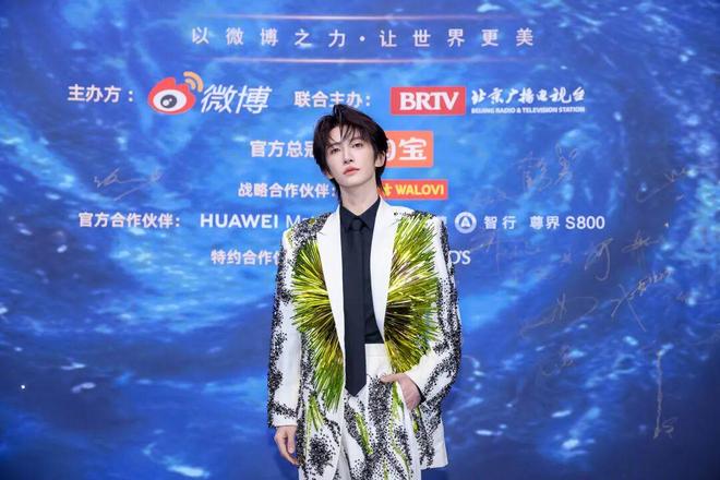 争抢C位，连环撞衫，粉丝撕逼，大喊退票，微博之夜还能更臭吗？_争抢C位，连环撞衫，粉丝撕逼，大喊退票，微博之夜还能更臭吗？_