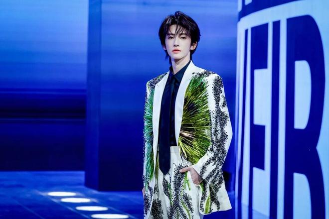 争抢C位，连环撞衫，粉丝撕逼，大喊退票，微博之夜还能更臭吗？_争抢C位，连环撞衫，粉丝撕逼，大喊退票，微博之夜还能更臭吗？_