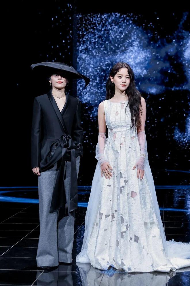 争抢C位，连环撞衫，粉丝撕逼，大喊退票，微博之夜还能更臭吗？__争抢C位，连环撞衫，粉丝撕逼，大喊退票，微博之夜还能更臭吗？