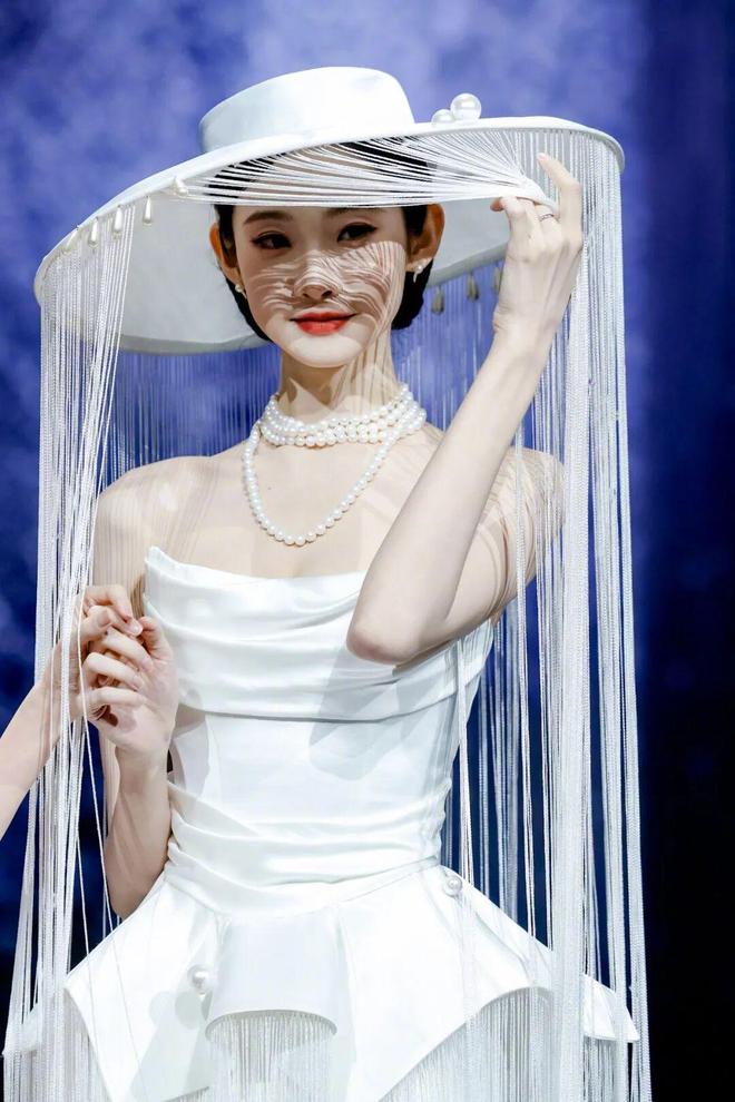 争抢C位，连环撞衫，粉丝撕逼，大喊退票，微博之夜还能更臭吗？_争抢C位，连环撞衫，粉丝撕逼，大喊退票，微博之夜还能更臭吗？_