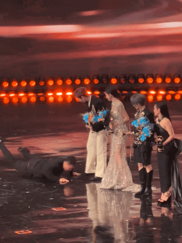 争抢C位，连环撞衫，粉丝撕逼，大喊退票，微博之夜还能更臭吗？__争抢C位，连环撞衫，粉丝撕逼，大喊退票，微博之夜还能更臭吗？