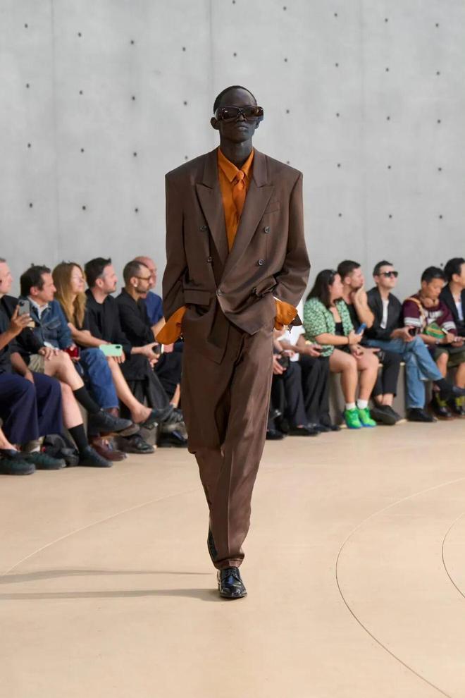 争抢C位，连环撞衫，粉丝撕逼，大喊退票，微博之夜还能更臭吗？_争抢C位，连环撞衫，粉丝撕逼，大喊退票，微博之夜还能更臭吗？_