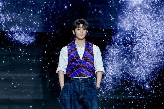 争抢C位，连环撞衫，粉丝撕逼，大喊退票，微博之夜还能更臭吗？_争抢C位，连环撞衫，粉丝撕逼，大喊退票，微博之夜还能更臭吗？_