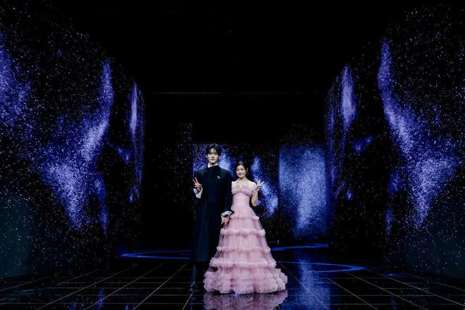 争抢C位，连环撞衫，粉丝撕逼，大喊退票，微博之夜还能更臭吗？_争抢C位，连环撞衫，粉丝撕逼，大喊退票，微博之夜还能更臭吗？_