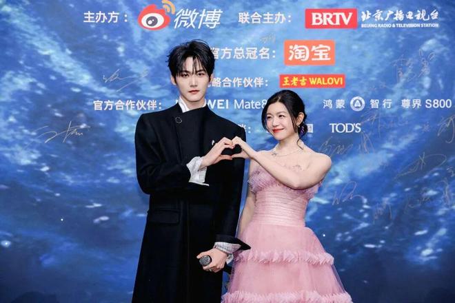 _争抢C位，连环撞衫，粉丝撕逼，大喊退票，微博之夜还能更臭吗？_争抢C位，连环撞衫，粉丝撕逼，大喊退票，微博之夜还能更臭吗？