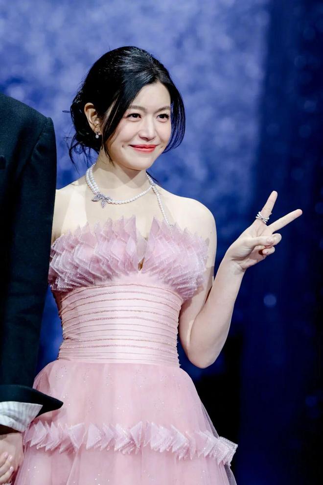 争抢C位，连环撞衫，粉丝撕逼，大喊退票，微博之夜还能更臭吗？_争抢C位，连环撞衫，粉丝撕逼，大喊退票，微博之夜还能更臭吗？_