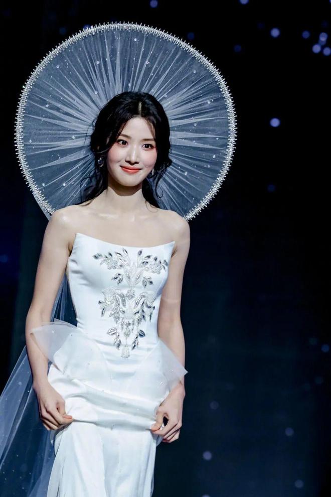 _争抢C位，连环撞衫，粉丝撕逼，大喊退票，微博之夜还能更臭吗？_争抢C位，连环撞衫，粉丝撕逼，大喊退票，微博之夜还能更臭吗？