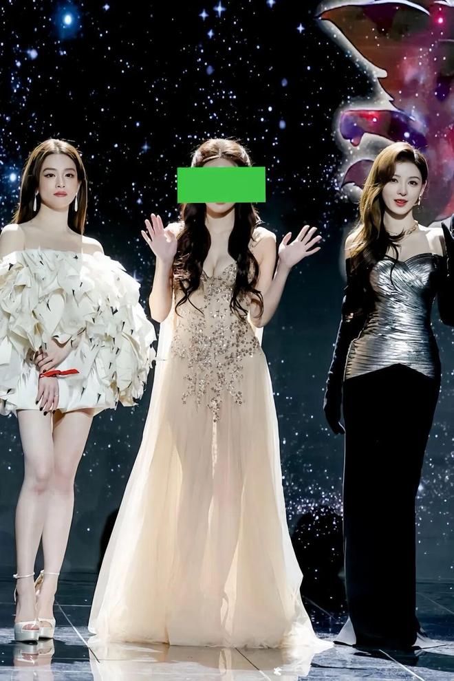 _争抢C位，连环撞衫，粉丝撕逼，大喊退票，微博之夜还能更臭吗？_争抢C位，连环撞衫，粉丝撕逼，大喊退票，微博之夜还能更臭吗？