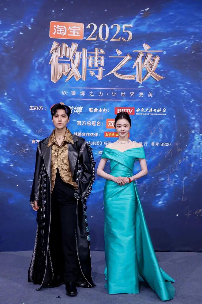 _争抢C位，连环撞衫，粉丝撕逼，大喊退票，微博之夜还能更臭吗？_争抢C位，连环撞衫，粉丝撕逼，大喊退票，微博之夜还能更臭吗？