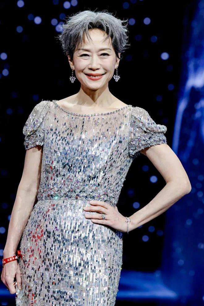 争抢C位，连环撞衫，粉丝撕逼，大喊退票，微博之夜还能更臭吗？__争抢C位，连环撞衫，粉丝撕逼，大喊退票，微博之夜还能更臭吗？