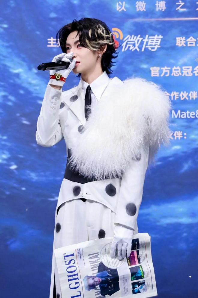 争抢C位，连环撞衫，粉丝撕逼，大喊退票，微博之夜还能更臭吗？_争抢C位，连环撞衫，粉丝撕逼，大喊退票，微博之夜还能更臭吗？_