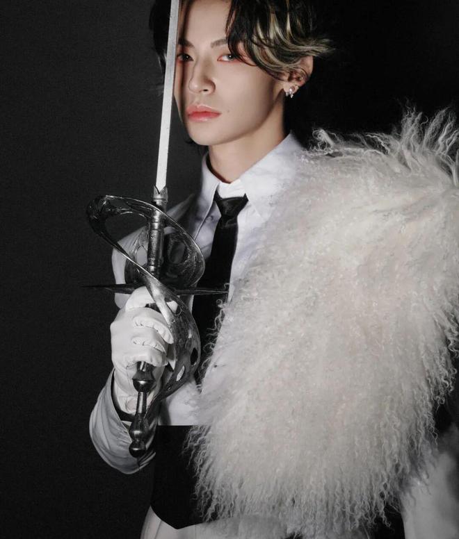 争抢C位，连环撞衫，粉丝撕逼，大喊退票，微博之夜还能更臭吗？__争抢C位，连环撞衫，粉丝撕逼，大喊退票，微博之夜还能更臭吗？