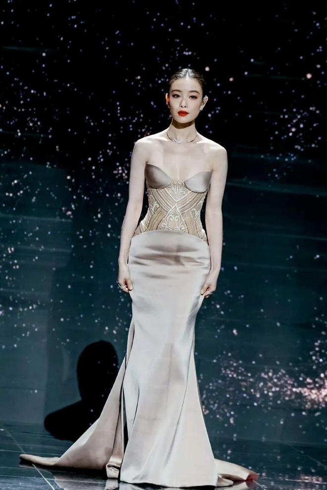 _争抢C位，连环撞衫，粉丝撕逼，大喊退票，微博之夜还能更臭吗？_争抢C位，连环撞衫，粉丝撕逼，大喊退票，微博之夜还能更臭吗？