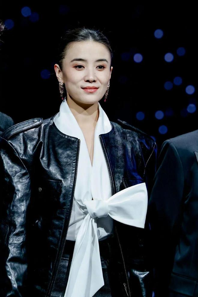 _争抢C位，连环撞衫，粉丝撕逼，大喊退票，微博之夜还能更臭吗？_争抢C位，连环撞衫，粉丝撕逼，大喊退票，微博之夜还能更臭吗？