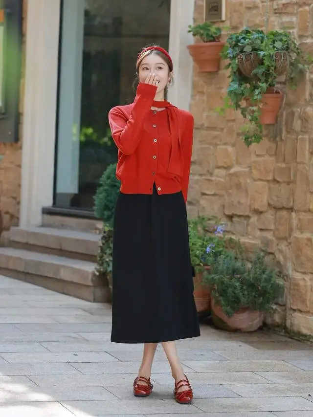 _穿红色毛衣配什么裤子_配红色毛衣的外套