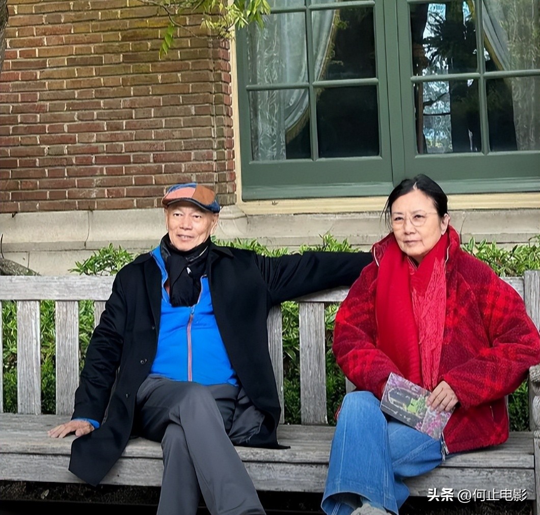 _78岁连路都走不稳还开演唱会的汪明荃，究竟是回馈粉丝还是捞金？_78岁连路都走不稳还开演唱会的汪明荃，究竟是回馈粉丝还是捞金？