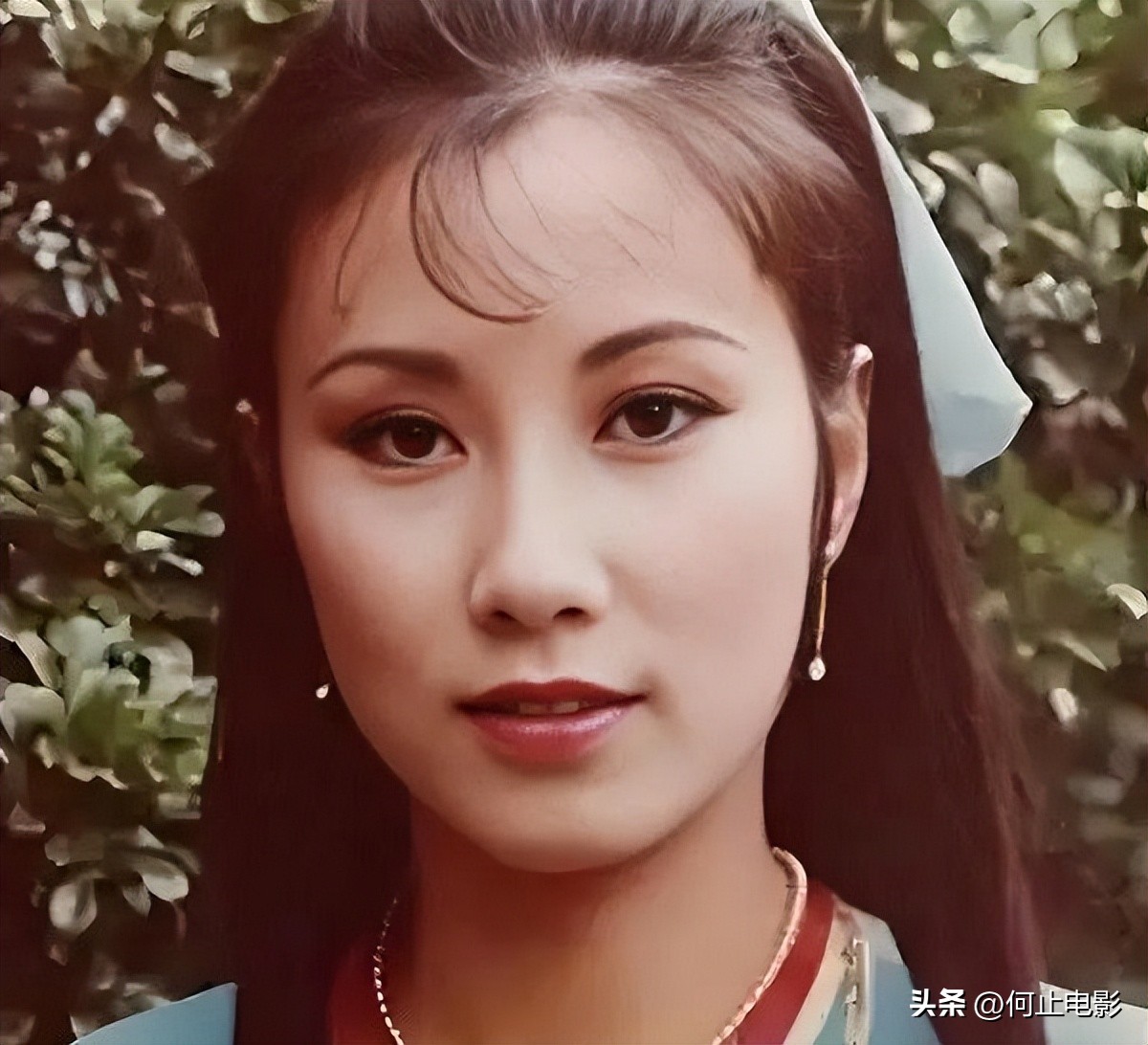 78岁连路都走不稳还开演唱会的汪明荃，究竟是回馈粉丝还是捞金？_78岁连路都走不稳还开演唱会的汪明荃，究竟是回馈粉丝还是捞金？_