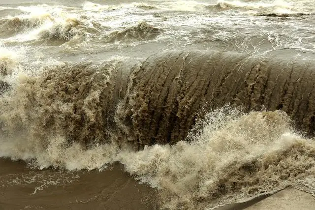 钱塘江潮水方向__钱塘江大潮的方向