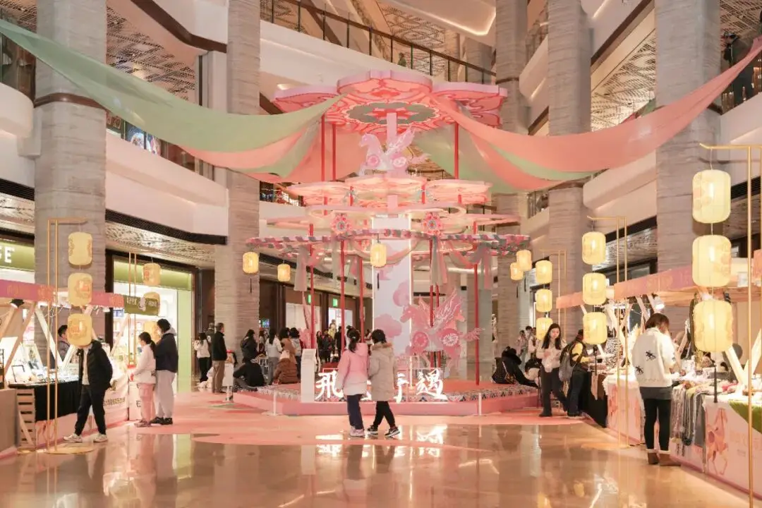 敦煌飞天“飞”到半马苏河！天安千树新春市集火热开启，免费逛→