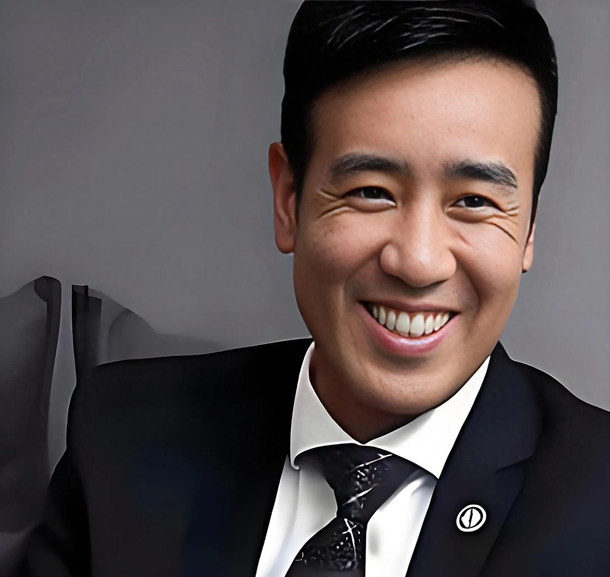 一场 2000 万捐款谣言，把吃姐姐奶水长大的于和伟，黑得体无完肤