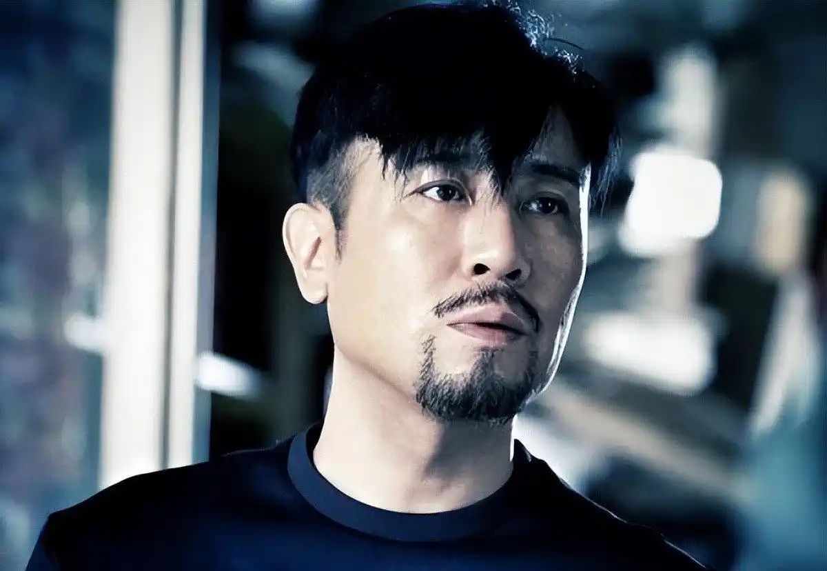 一场 2000 万捐款谣言，把吃姐姐奶水长大的于和伟，黑得体无完肤__一场 2000 万捐款谣言，把吃姐姐奶水长大的于和伟，黑得体无完肤