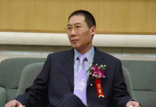 湖北一木匠，两年时间骗取宁夏自治区政府高层近十亿，无人敢吱声