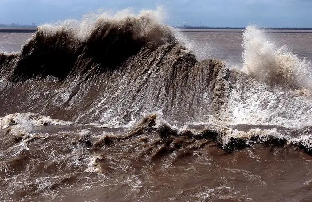 钱塘江大潮的方向__钱塘江潮水方向