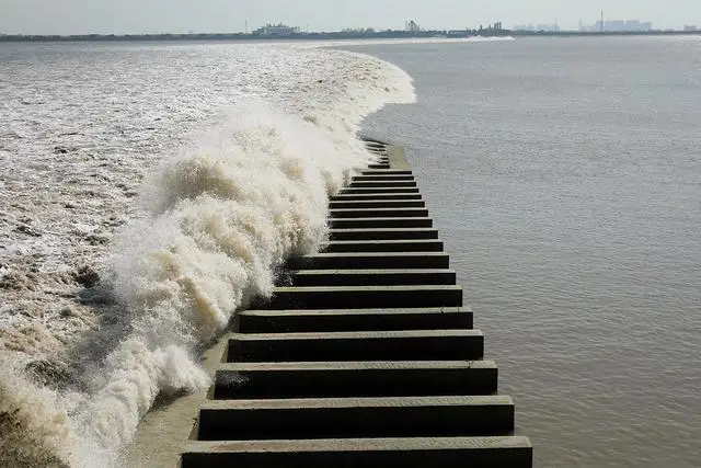 _钱塘江潮水方向_钱塘江大潮的方向