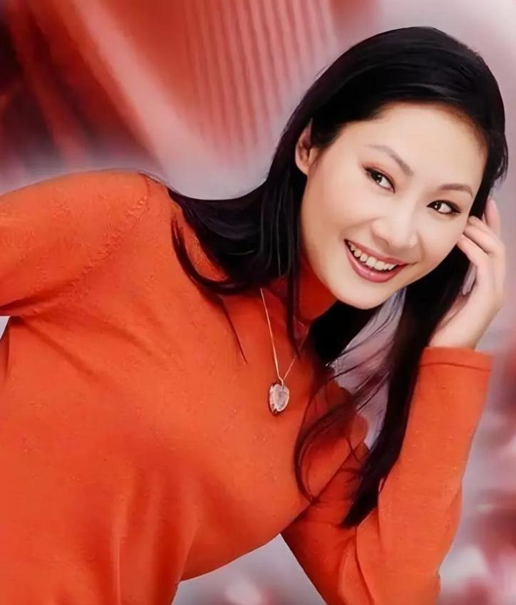 59岁于文华现状：与丈夫住农村，穿着朴素赶大集，享受田园生活__59岁于文华现状：与丈夫住农村，穿着朴素赶大集，享受田园生活