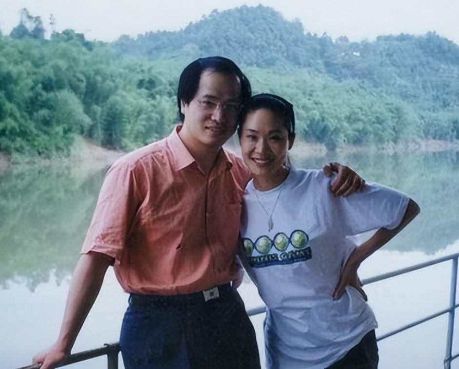 59岁于文华现状：与丈夫住农村，穿着朴素赶大集，享受田园生活__59岁于文华现状：与丈夫住农村，穿着朴素赶大集，享受田园生活