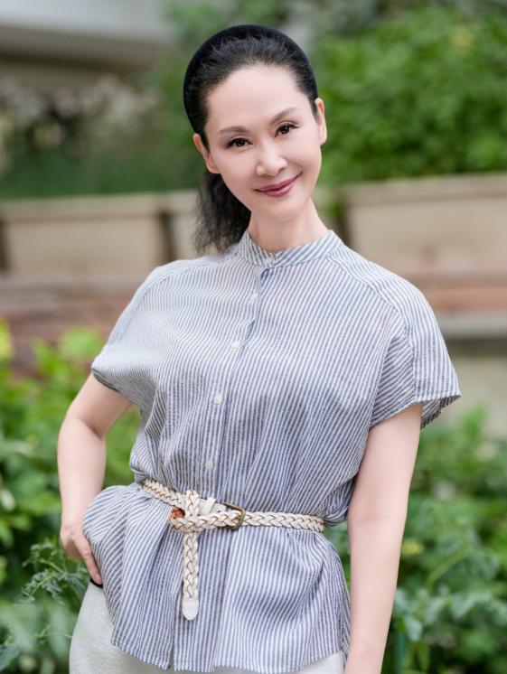 _59岁于文华现状：与丈夫住农村，穿着朴素赶大集，享受田园生活_59岁于文华现状：与丈夫住农村，穿着朴素赶大集，享受田园生活