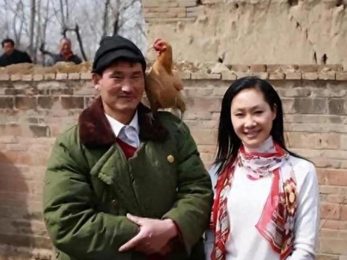 _59岁于文华现状：与丈夫住农村，穿着朴素赶大集，享受田园生活_59岁于文华现状：与丈夫住农村，穿着朴素赶大集，享受田园生活