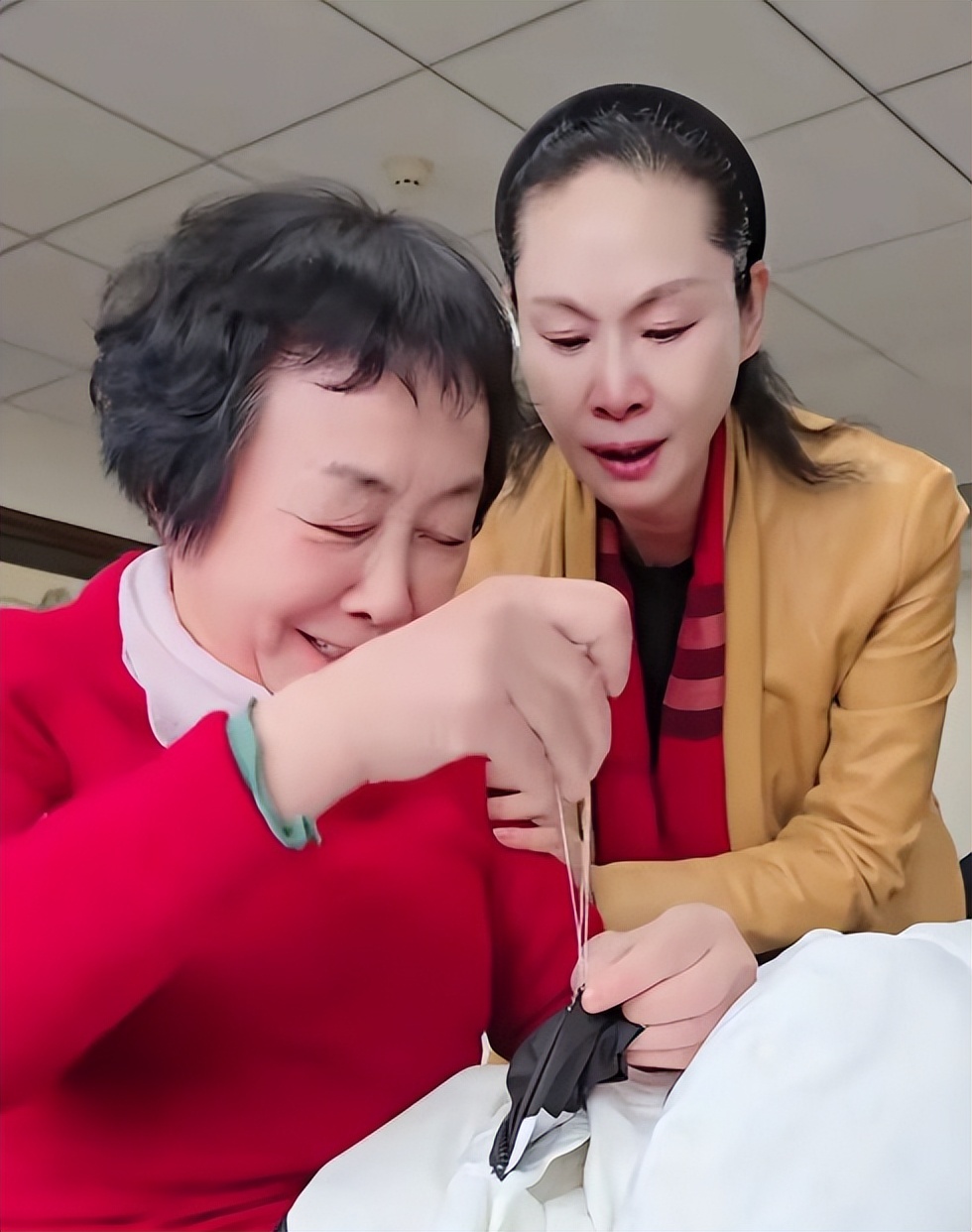 59岁于文华现状：与丈夫住农村，穿着朴素赶大集，享受田园生活__59岁于文华现状：与丈夫住农村，穿着朴素赶大集，享受田园生活