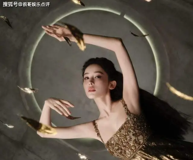 娜扎微博之夜鎏金裙吸睛，不仅生图美到失语，还收获了人间维纳斯的标签_娜扎微博之夜鎏金裙吸睛，不仅生图美到失语，还收获了人间维纳斯的标签_