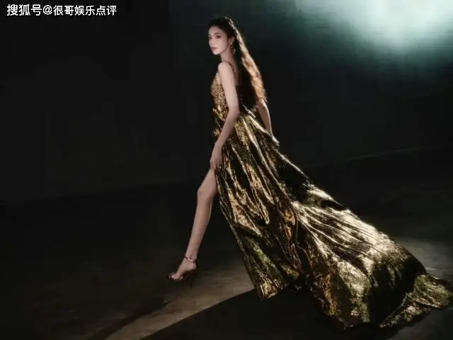 娜扎微博之夜鎏金裙吸睛，不仅生图美到失语，还收获了人间维纳斯的标签__娜扎微博之夜鎏金裙吸睛，不仅生图美到失语，还收获了人间维纳斯的标签