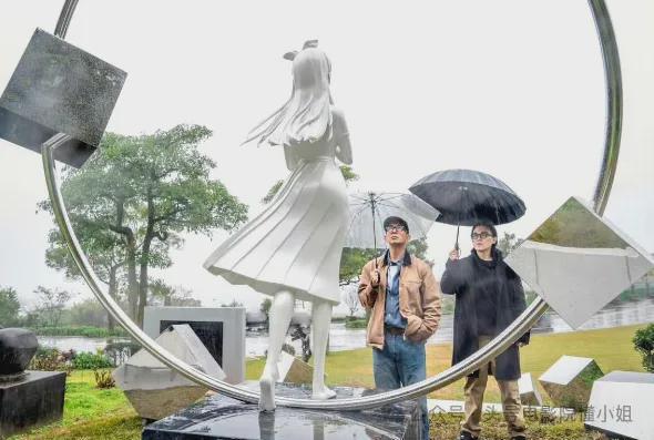 大S雕像揭幕，引三大质疑！马筱梅回应大S儿女缺席，狗仔称有猛料_大S雕像揭幕，引三大质疑！马筱梅回应大S儿女缺席，狗仔称有猛料_