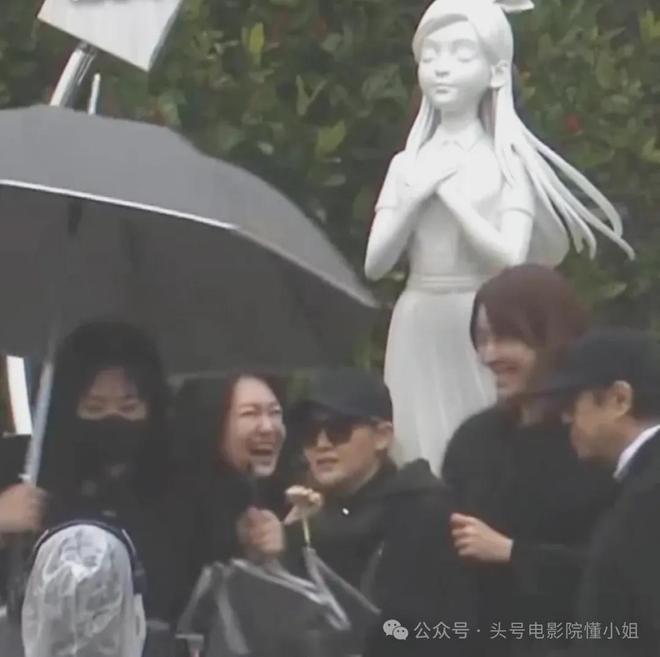 大S雕像揭幕，引三大质疑！马筱梅回应大S儿女缺席，狗仔称有猛料_大S雕像揭幕，引三大质疑！马筱梅回应大S儿女缺席，狗仔称有猛料_