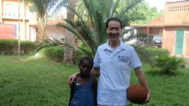 河南小伙儿在非洲是做什么的_河南小伙儿在非洲_