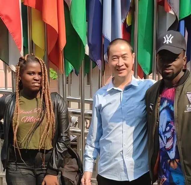 河南小伙儿在非洲_河南小伙儿在非洲是做什么的_