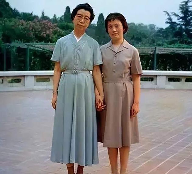 1956年，江青赴苏联治病，向接诊的医生坦言：我和毛泽东同志是政治夫妻_1956年，江青赴苏联治病，向接诊的医生坦言：我和毛泽东同志是政治夫妻_