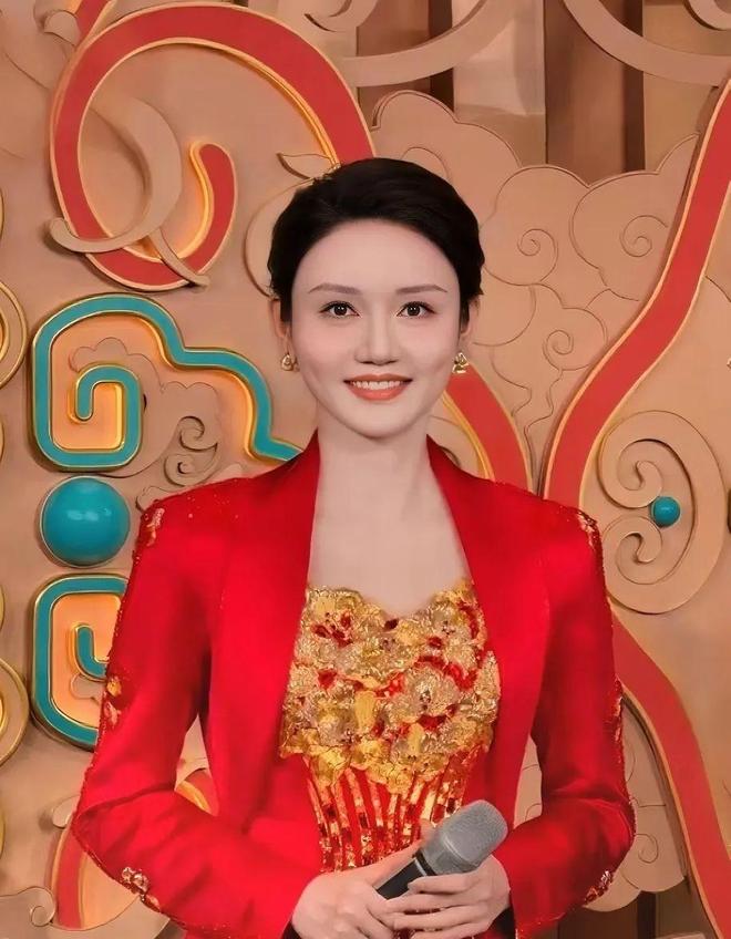 _挤走董卿、靠爹上位、央视“穷鬼”，龙洋私生活谣言有多离谱？_挤走董卿、靠爹上位、央视“穷鬼”，龙洋私生活谣言有多离谱？