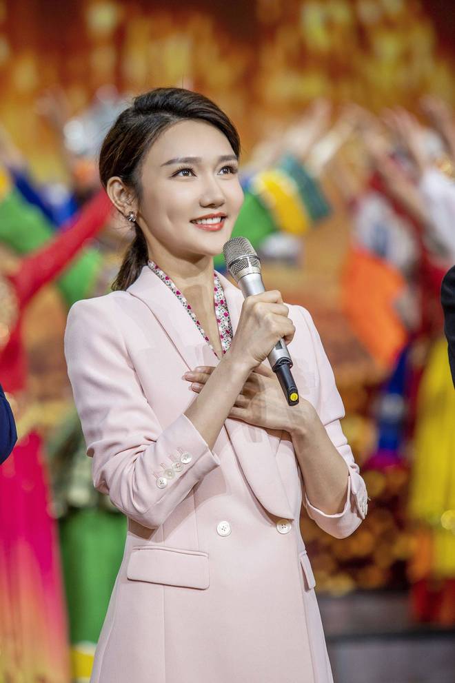 挤走董卿、靠爹上位、央视“穷鬼”，龙洋私生活谣言有多离谱？__挤走董卿、靠爹上位、央视“穷鬼”，龙洋私生活谣言有多离谱？