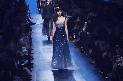 大牌设计师为什么都对星空情有独钟？近年女明星红毯最佳还是ta__大牌设计师为什么都对星空情有独钟？近年女明星红毯最佳还是ta