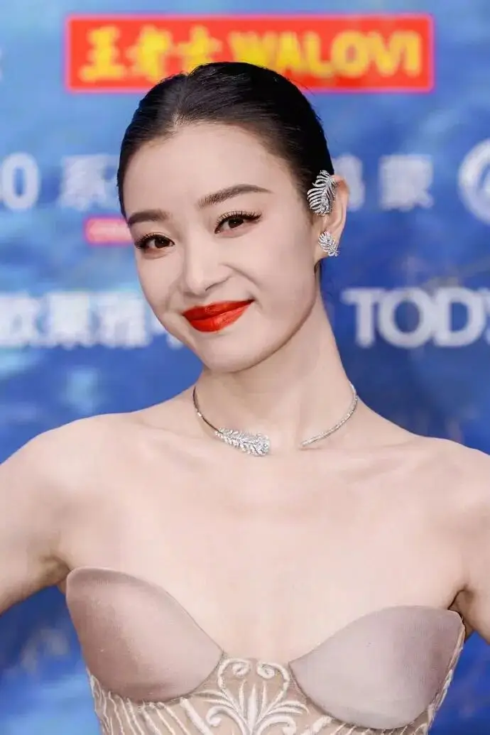 _孟子义与娜扎长的好像啊_孟子义娜扎