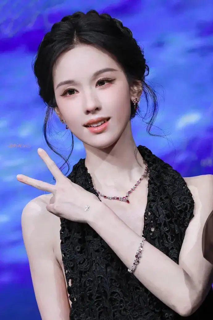 _孟子义娜扎_孟子义与娜扎长的好像啊