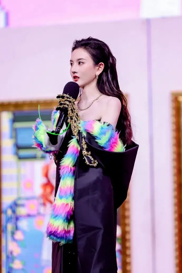 孟子义与娜扎长的好像啊_孟子义娜扎_