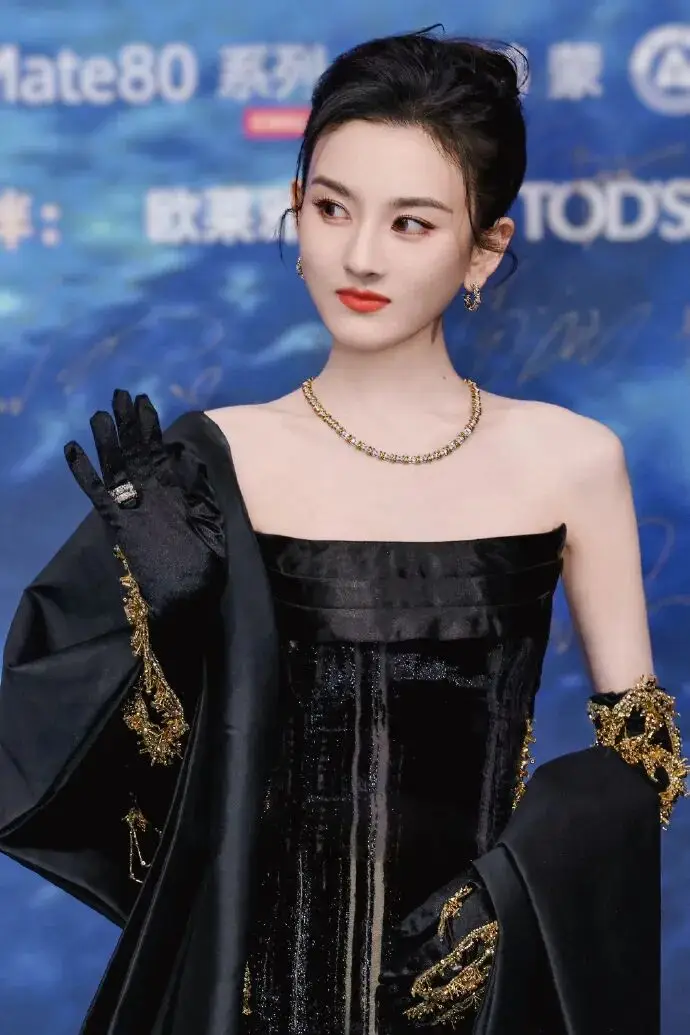 孟子义娜扎__孟子义与娜扎长的好像啊