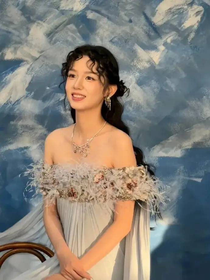 孟子义与娜扎长的好像啊_孟子义娜扎_